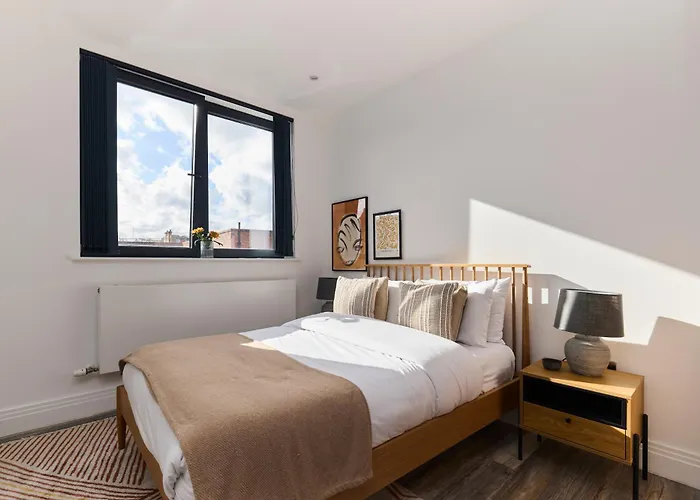 The Harlesden Place - Modern 3Bdr Flat With Balcony