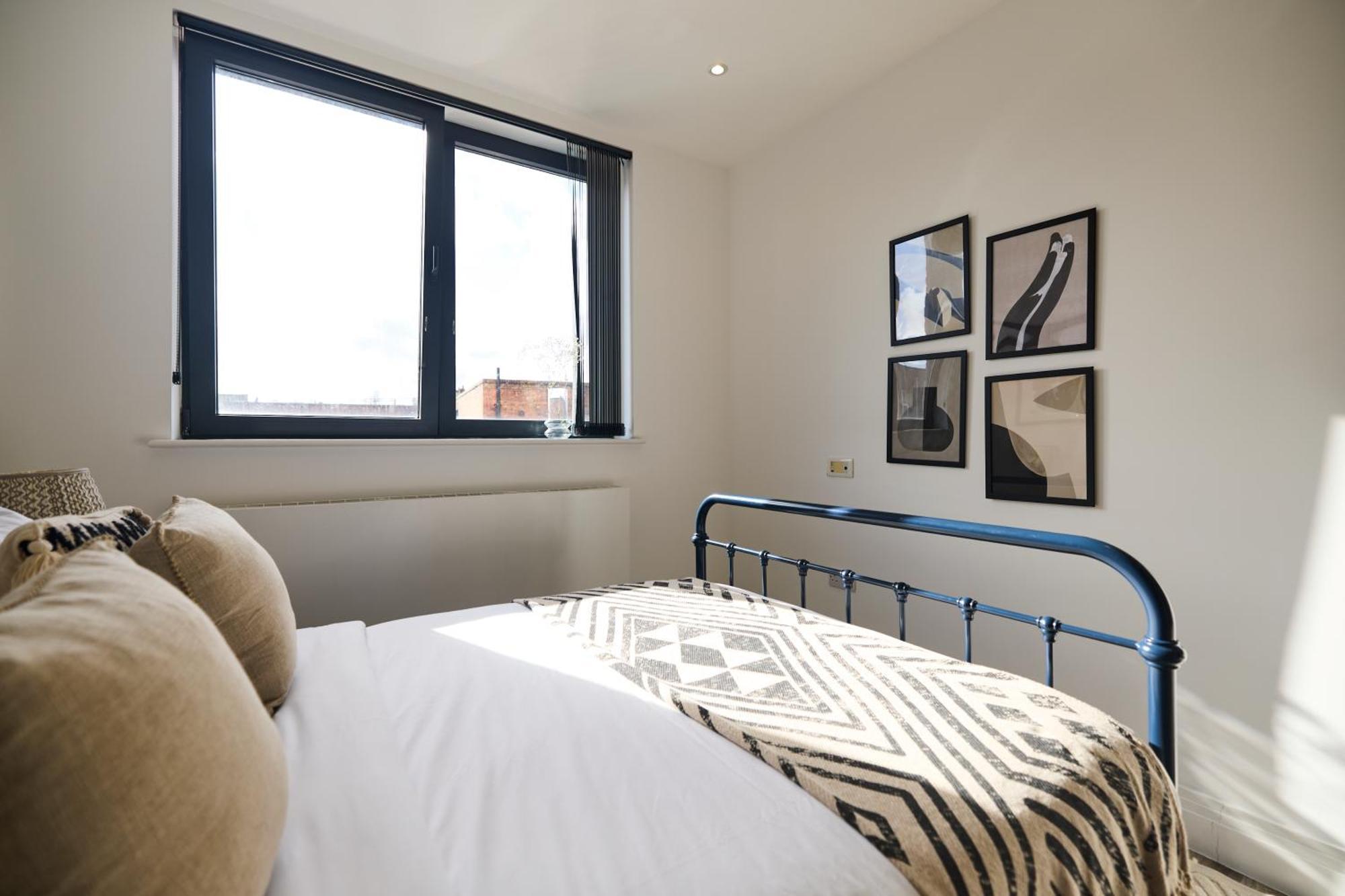 The Harlesden Place - Modern 3bdr Flat With Balcony * Лондон