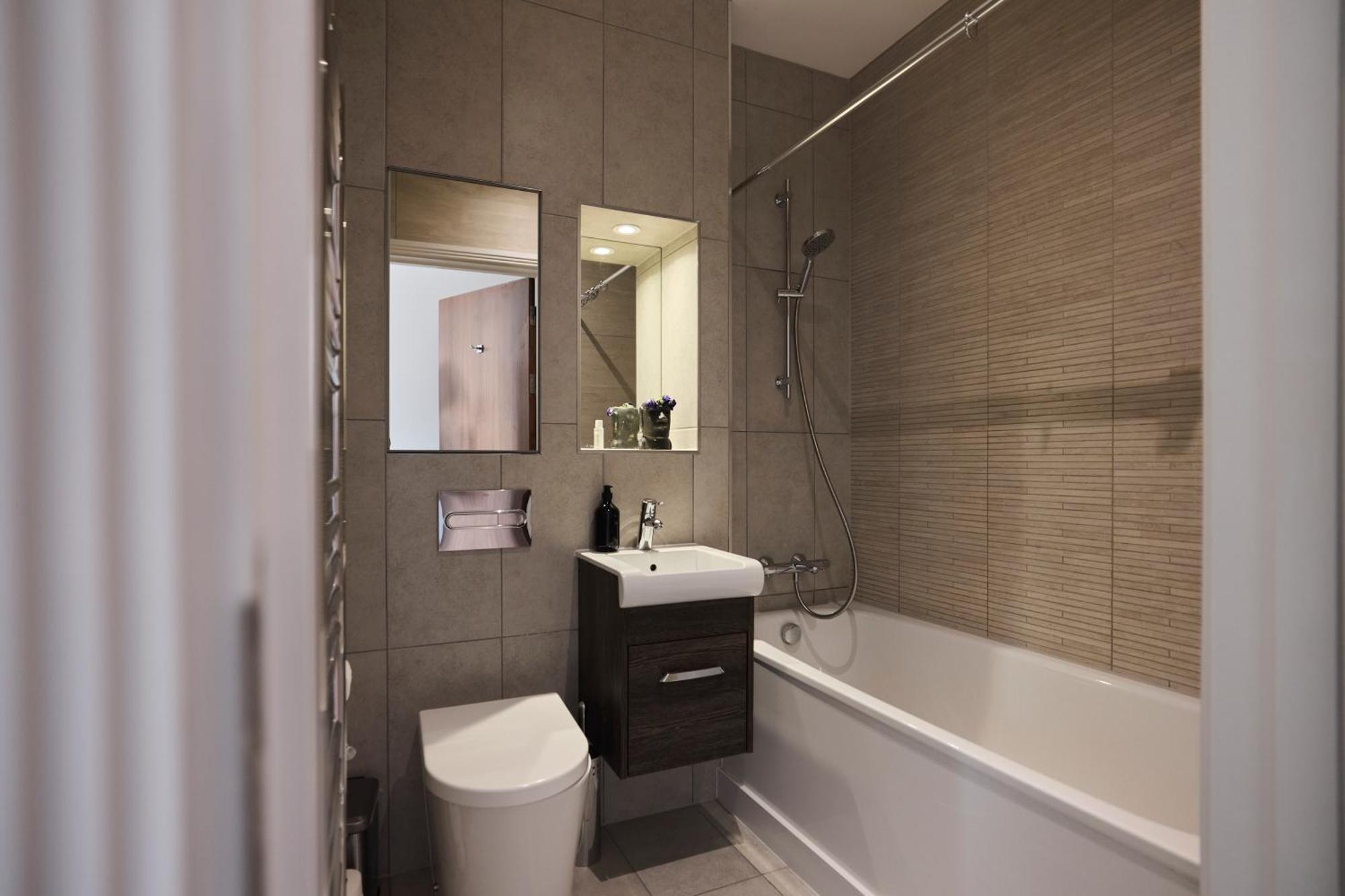 The Harlesden Place - Modern 3bdr Flat With Balcony Лондон
