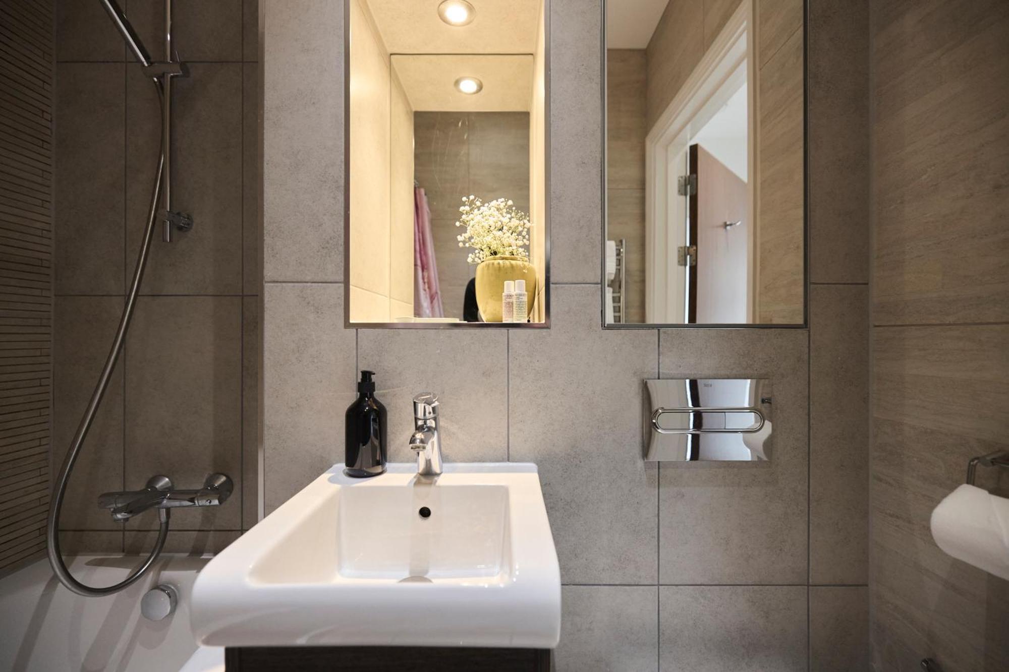 Апартаменты The Harlesden Place - Modern 3bdr Flat With Balcony *